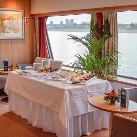 Baxter Hoare Hotel-ship Melody B&B *