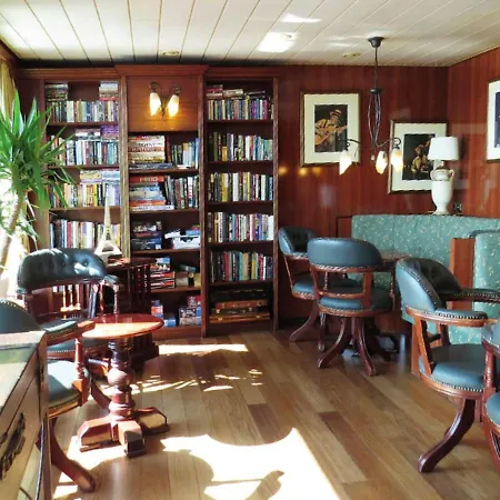 Baxter Hoare Hotel-ship Melody B&B