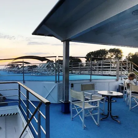 Baxter Hoare Hotel-ship Melody